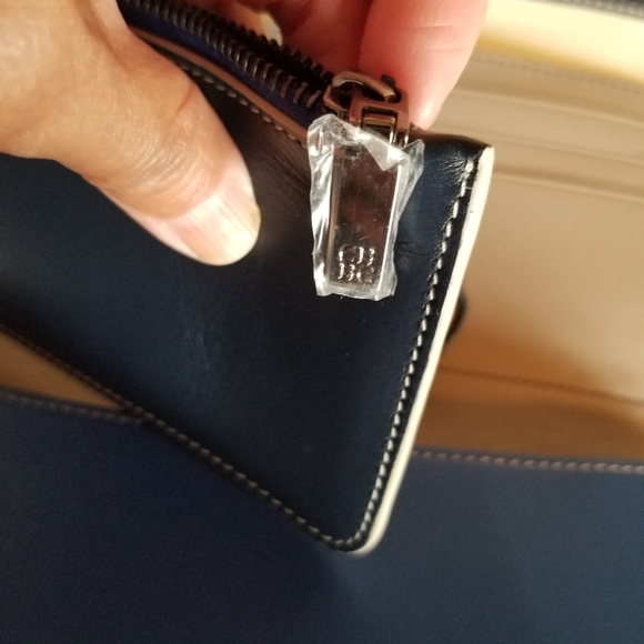 Caroline Harrera wallet very nice NWT - Picture 6 of 8